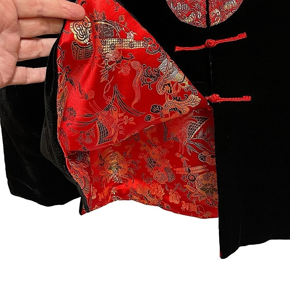 Beautiful Reversible Black Velvet to Red Asian Print Jacket Luxe Look Size M/L